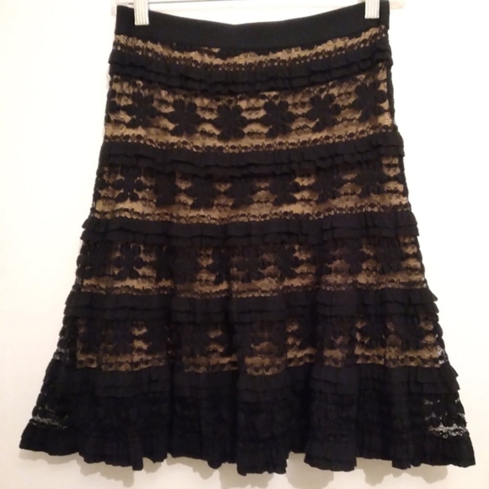 🎁 MAX STUDIO Vintage, Lace with Small Tiered Ruffles, Boho Black w/ Nude Lining